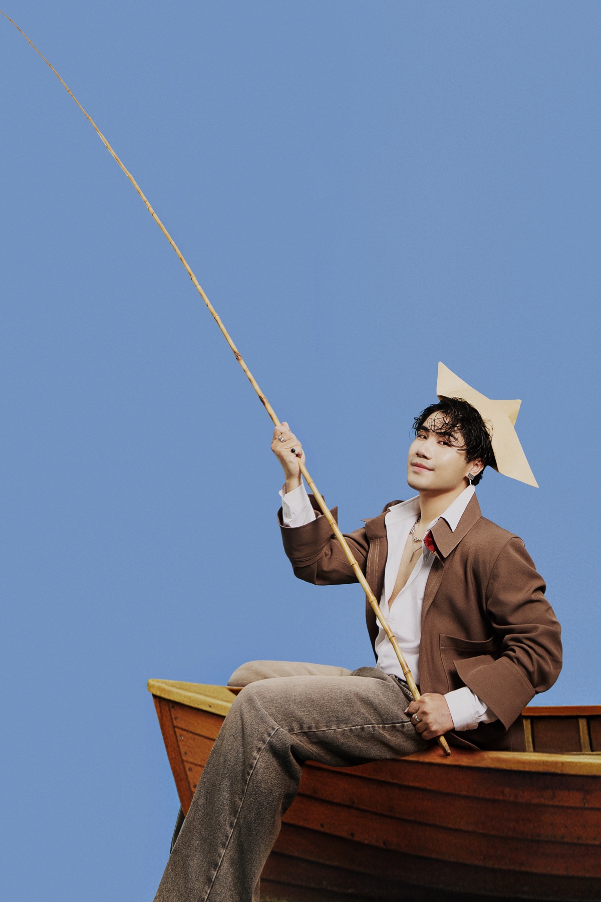 Taonergy editorial — boat, fishing rod, paper star